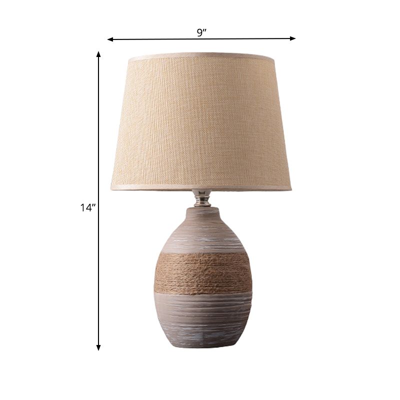 Flaxen/grijze 1-licht nachtkastje Lamp Traditionele stof Drum Desk Licht met trapezoid/ovaal/Globe keramische basis