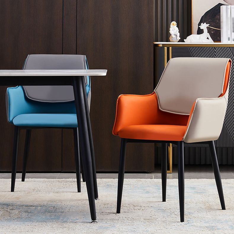 Sedia a braccio contemporanea finitura in pelle curva in pelle sedia per sala da pranzo