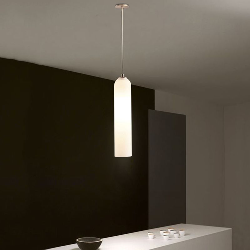 Répandiment de la lampe à pension de pendentif tubulaire minimaliste.
