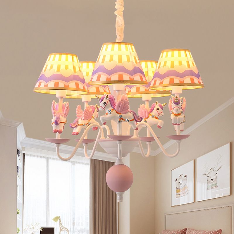 Dessin animé Flying Unicorn Chandelier Pendant Light Resin Nursery Light avec Empire Shade