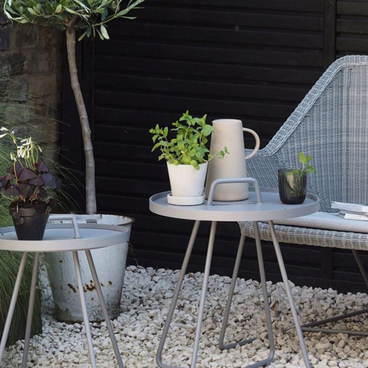 Modern Style Round Side Table Aluminum Rust Resistant Patio Table