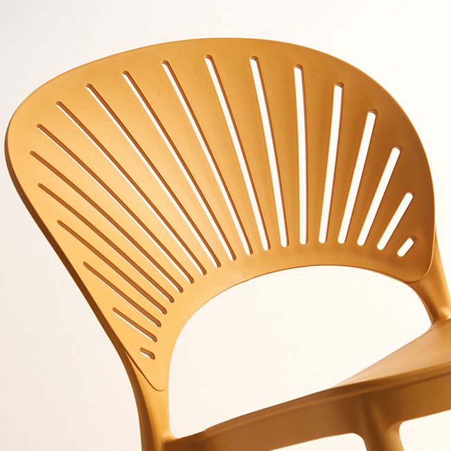 Chaise latérale arrière en plastique moderne Windsor 33" H dinant la chaise pour le restaurant