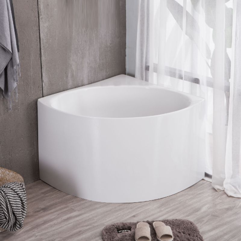 Modern Acrylic Corner Bath 24.8-inch Tall Soaking White Bathtub