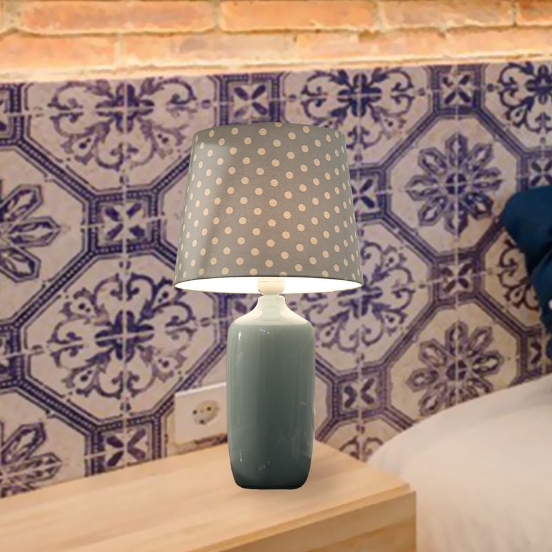 Mesa nocturna de 1 cabeza de dormitorio Modernismo Pink/Blue/Verde Iluminación de mesita de noche con sombra de tela cónica
