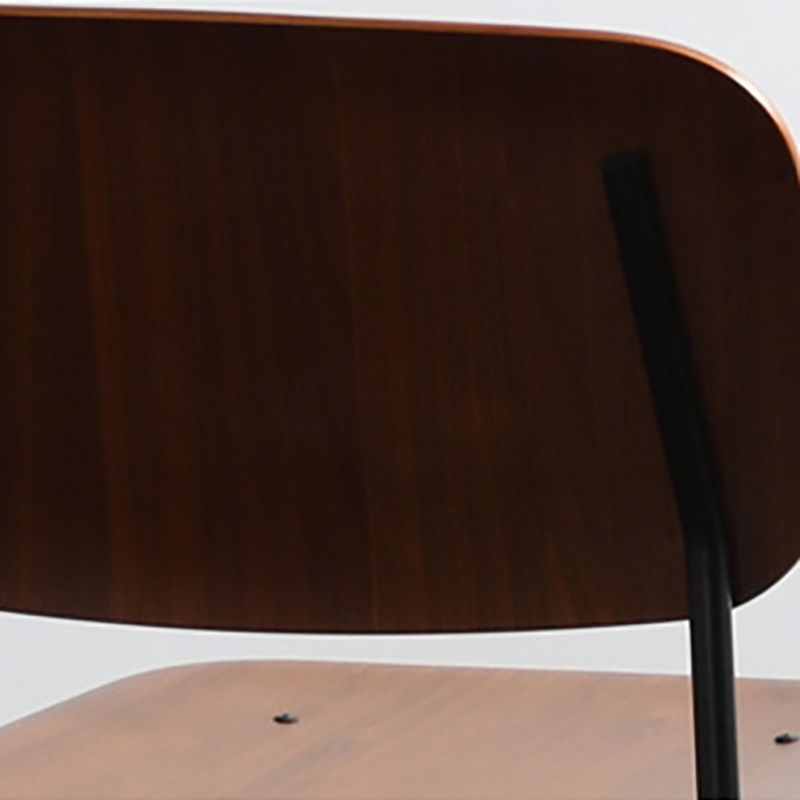 Chaise d'intérieur industrielle avec dossier ouvert en bois et pieds en métal, chaise de salle à manger