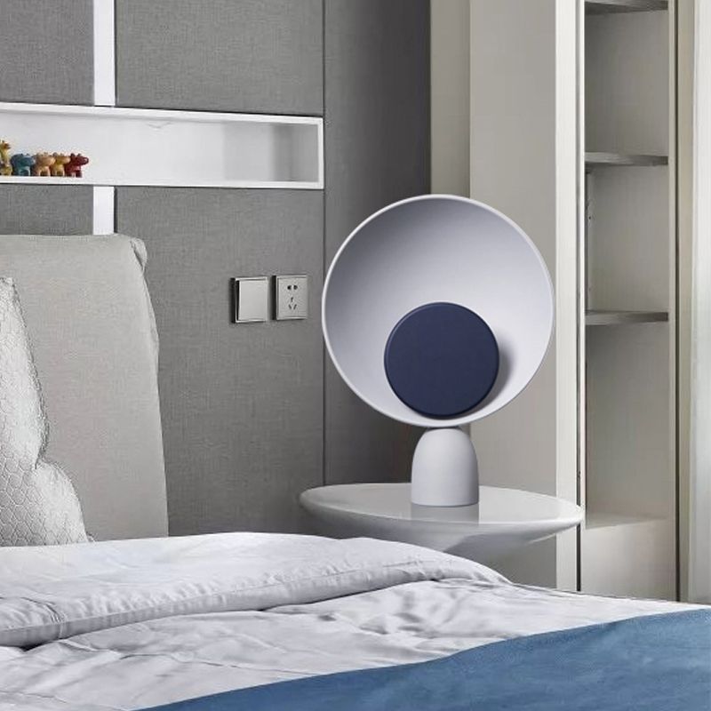 Lampada da lettura a LED per camera da letto Modernismo Lampada da comodino blu con piattino paralume in metallo