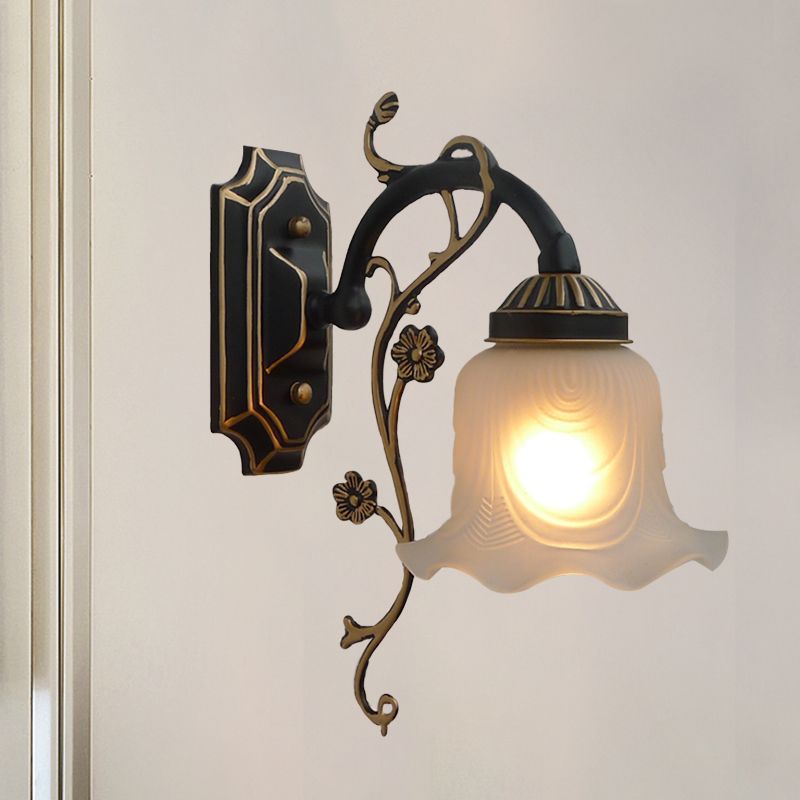 Vintage stijl bloemvormige wand sconce licht 1-bulb gefacetteerde glazen wandmontage licht in zwart-goud