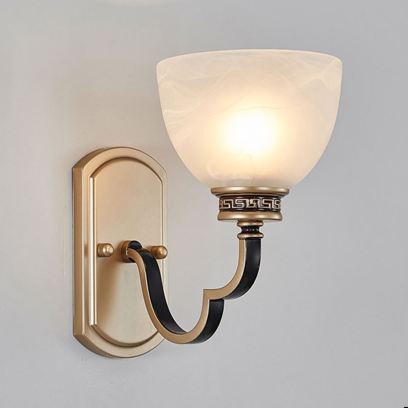 Gold Dome Wall Mount Light Traditional Grosted Glass 1/2-Light Living Room Ponce Light avec bras ondulé