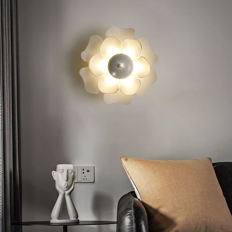 Nordic Style Flower Shape Wall Lamp Indoor Fashion Decoration Wall Sconce with Acrylic Shade