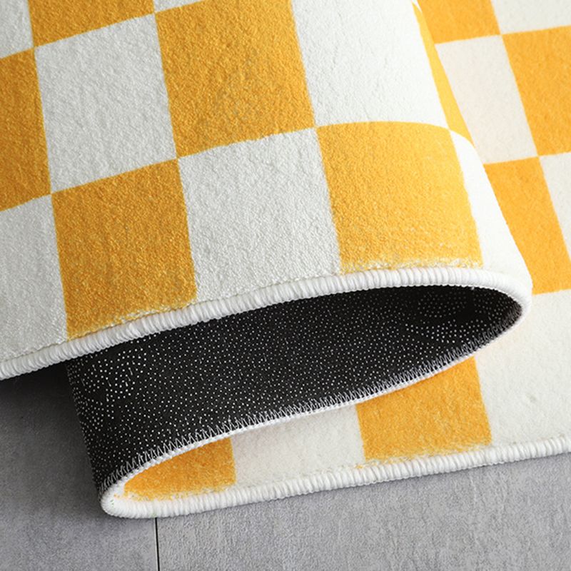 Checkerboard Living Room Rug Polyester Geometric Rug Non-Slip Backing Rug