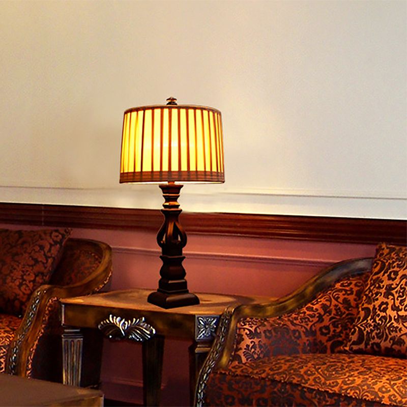 1 tambour de tambour de table de table lampe rustique rouge brun plissé du tissu nocturne léger pour le salon