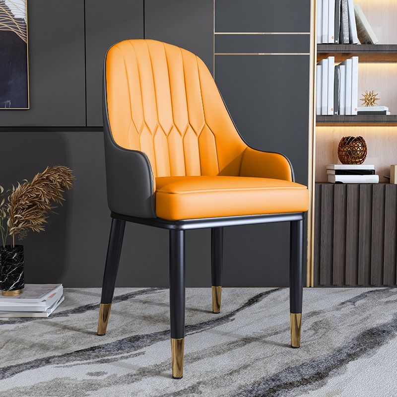 Silla auxiliar de comedor de estilo escandinavo de metal, silla con respaldo sólido acolchado para comedor con brazo
