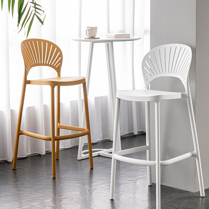 Nordic Style Bar-stool Plastic Counter Bar Stool with Plastic Legs for Restaurant