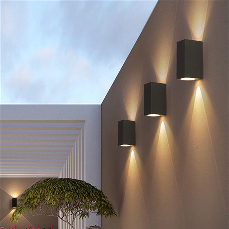 Aluminum and Glass LED Wall Lighting in Black Contemporary Wall Mount Fixture