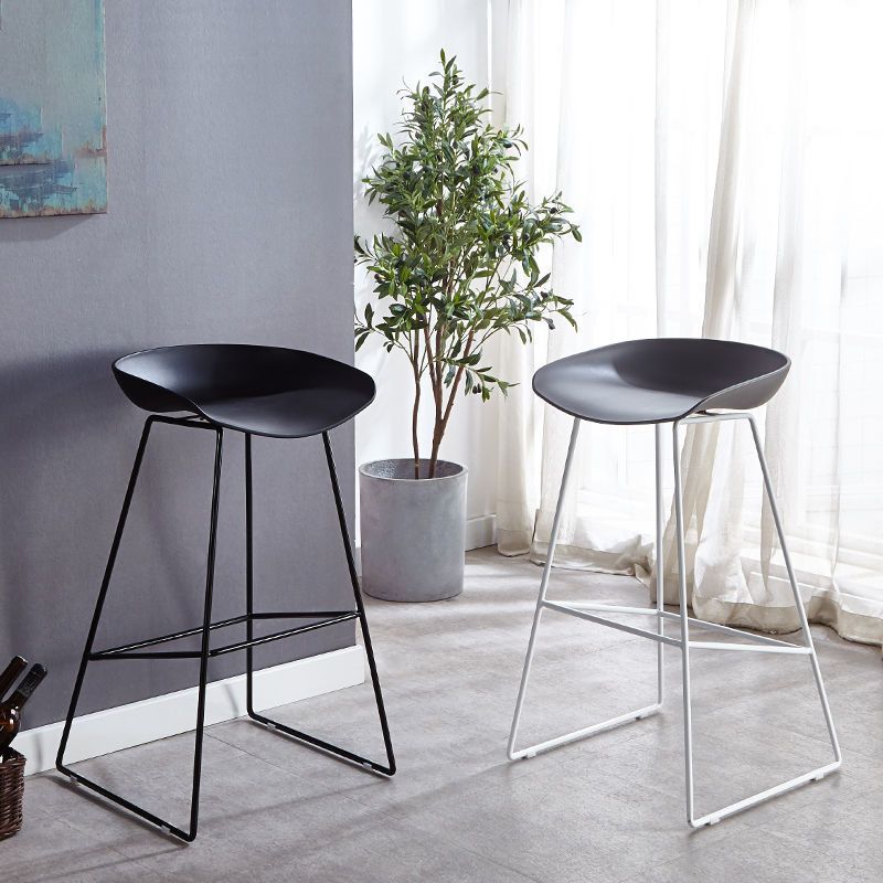 Scandinavian Coffee Shop Footrest Stool Matte Finish Plastic Bar Stool