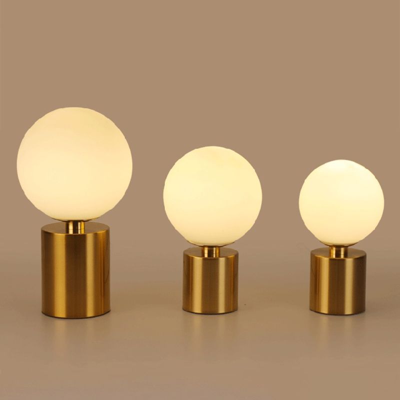 Lámpara de mesa global de estilo simple Vidrio 1 Bulbo Bomberna de la noche Luz de stand