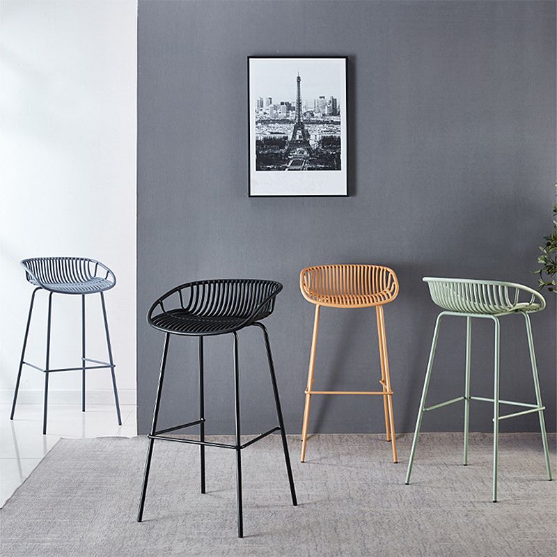 29-Zoll-zeitgenössischer Stuhlhocker Armless Plastic Innenstuhl mit Eisenbasis