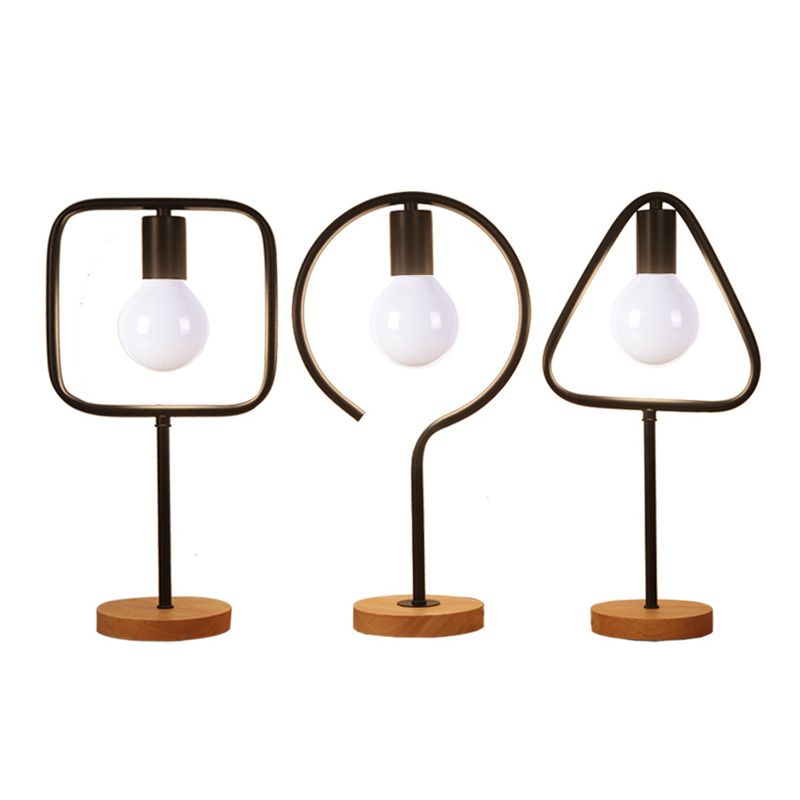 Cadre géométrique lampe de table en métal industriel Lumière de nuit de chevet simple avec base en bois rond