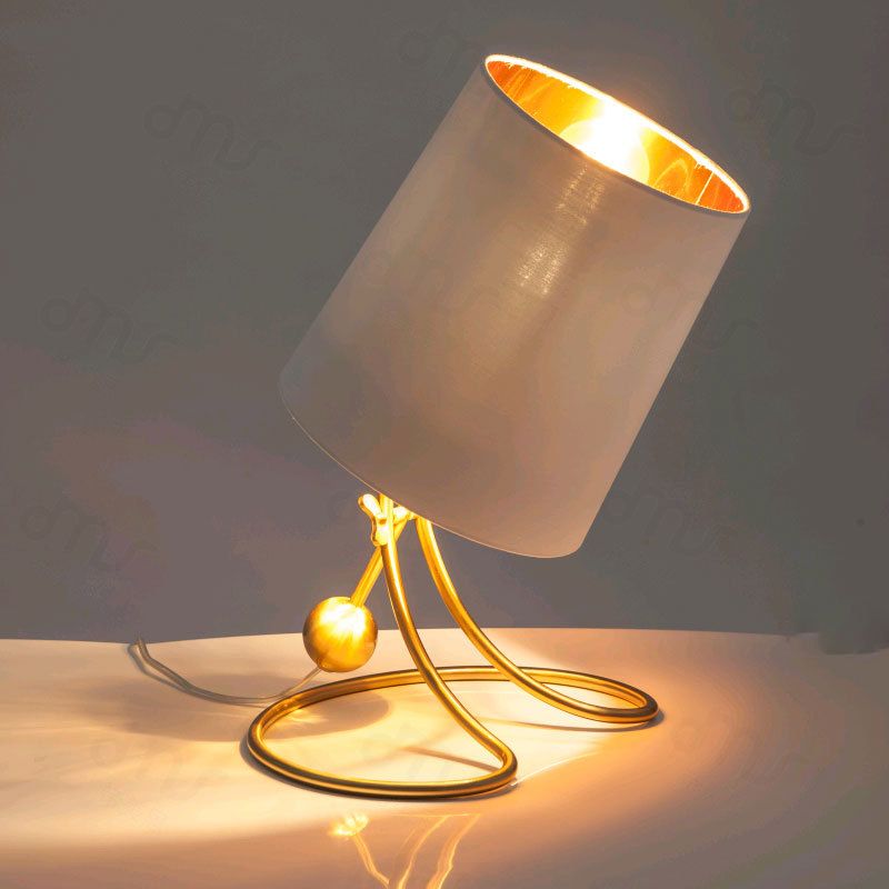 Éclairage de tâche en forme de baril métallique 1 lampe petite de bureau légère en or pour le chevet