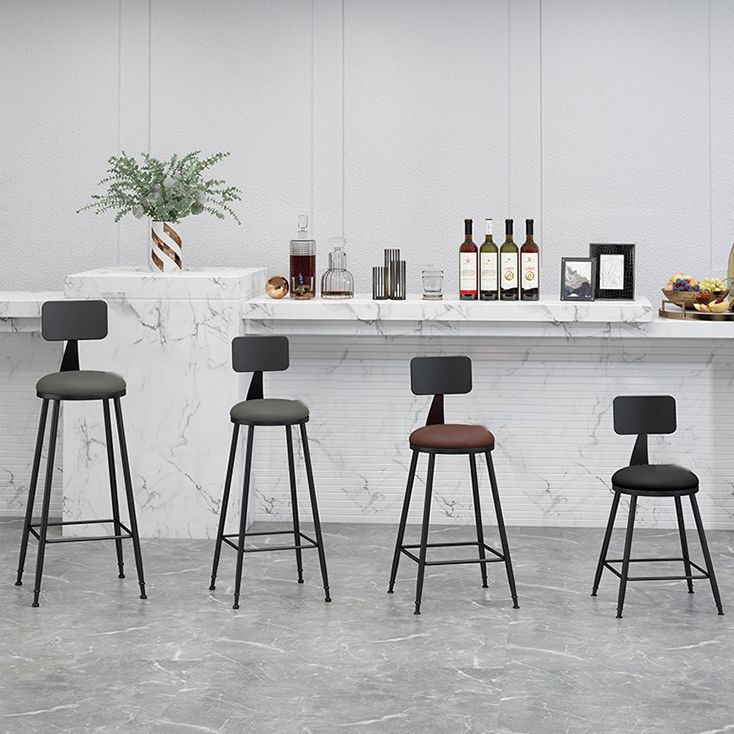 Industrial Coffee Shop Footrest Stool Matte Finish Iron Bar Stool