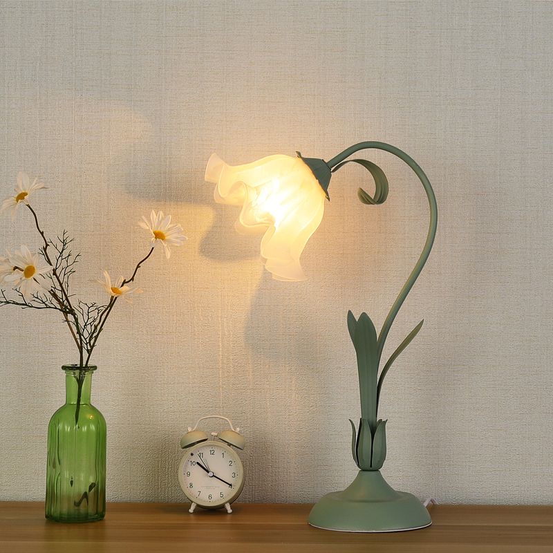 Modernism Flower-shape Night Table Lamps Metal 1 Light Nightstand Lamp in Green