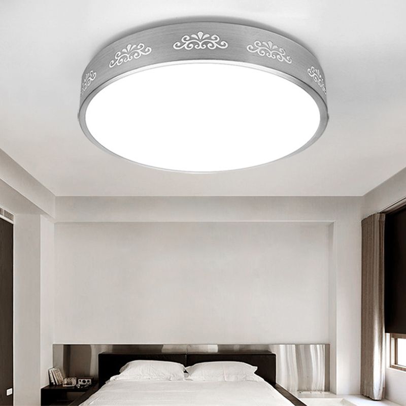Metal Circle Flush Mount Light Fixture Simplicité LED Chrome Flush Ceiling Light