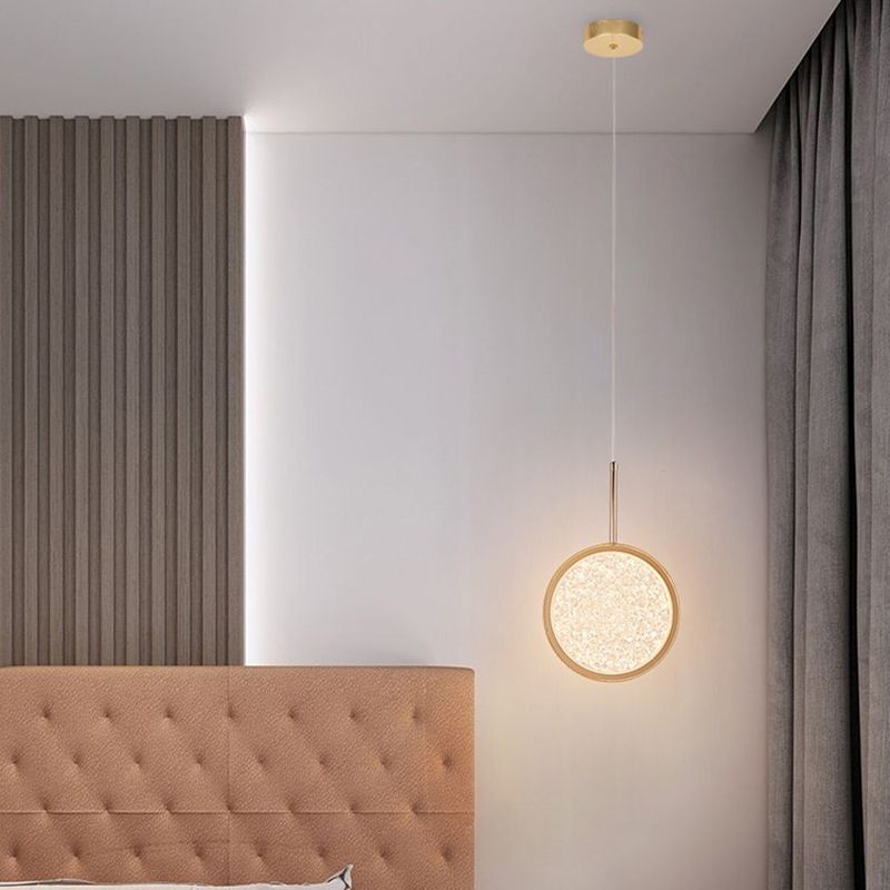 Geometry Shape Metal Hanging Ceiling Light Modern Style 1 Light Pendant Light in Gold