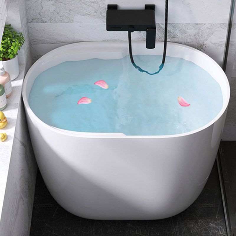 Modern Style Freestanding Bath Tub Oval Acrylic Soaking Bathtub in White