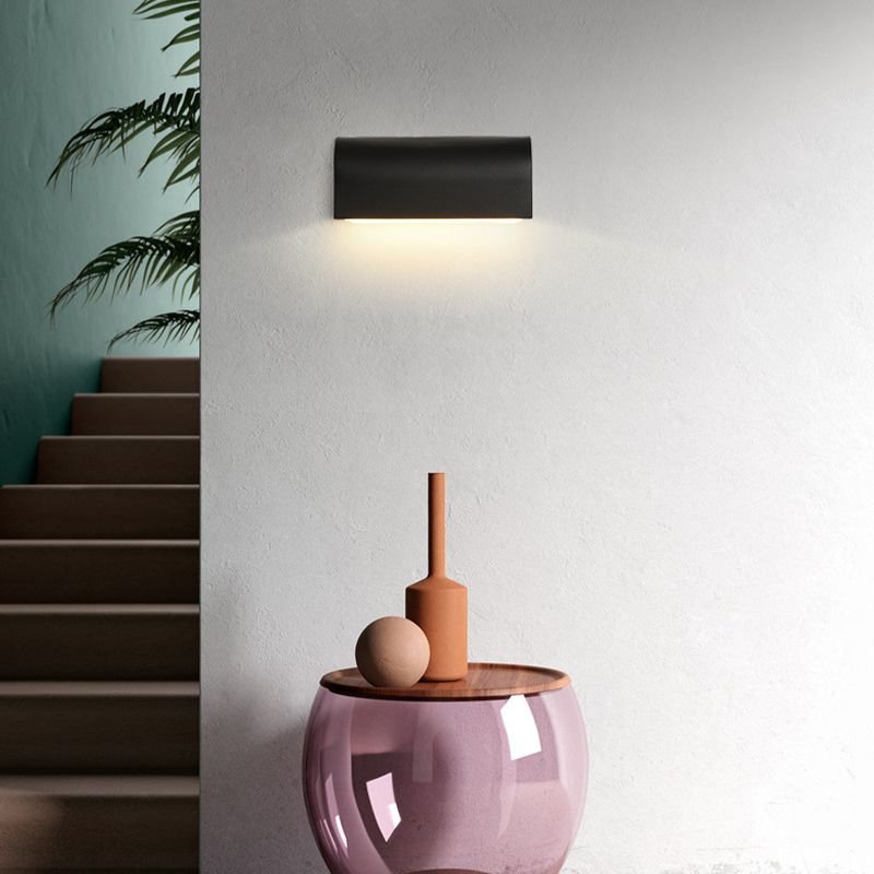 Single Modern Black/White Wall Mounted Sconce Metal LED Wall Light