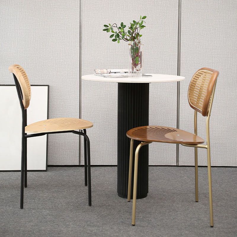 Metal de la cocina del estilo nórdico que cena la parte posterior abierta de la silla que cena la silla lateral sin brazos