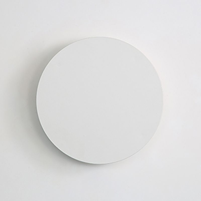 Round Shape Metal Wall Light Modern Style 1 Light Wall Mount Light in White