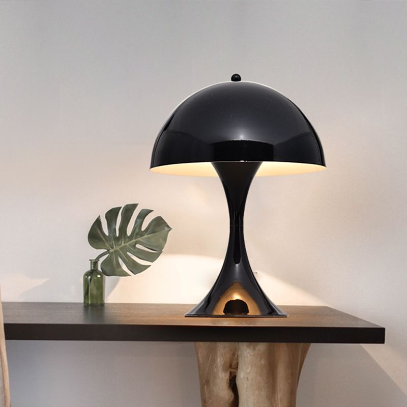 Table de nuit à champignon blanc / noir blanc Light moderne 1 lampe de bureau créative en métal clair pour le salon