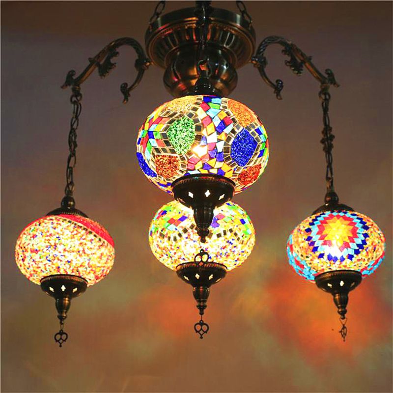 Lustre suspendu à la lanterne traditionnelle Verre colorée 4 Bulbes Suspension Lumière en laiton pour le salon