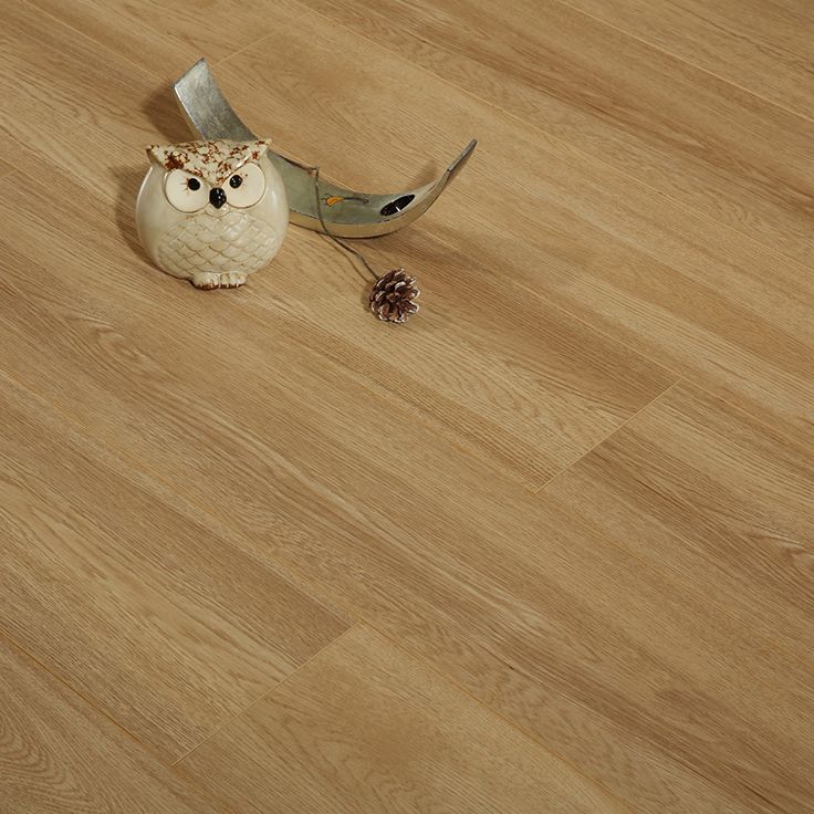 Light Wooden Laminate Plank Flooring Scratch Resistant Laminate Floor