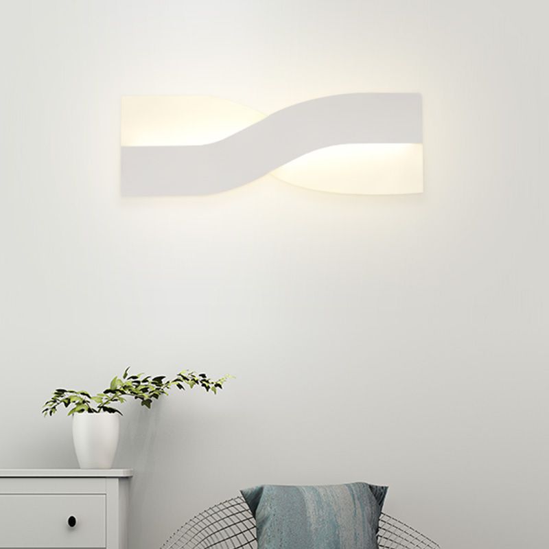 Warm/White-Light Twisted Sconce Light Simple LED Acrylic Wall Mounted Light Fixture in Gold