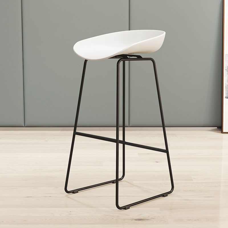 Modern Style Iron Bar Stool with Footrest Nordic Style Tavern Simple Bar Stool