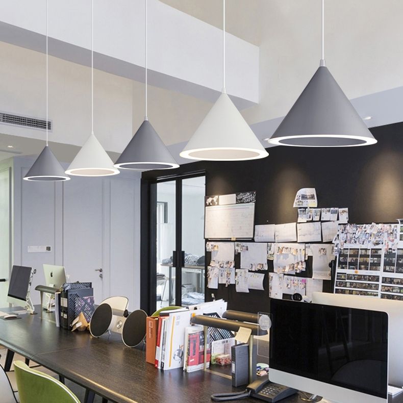 Pendard à LED en forme de cône métallique