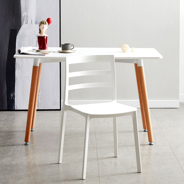 Esszimmerstühle im minimalistischen Stil mit Leiterlehne, armlose Esszimmerstühle aus Kunststoff für zu Hause