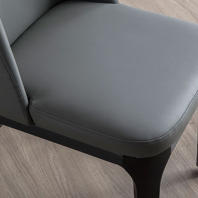 Chaise latérale tapissée par restaurant industriel finition mate Parsons dinant la chaise
