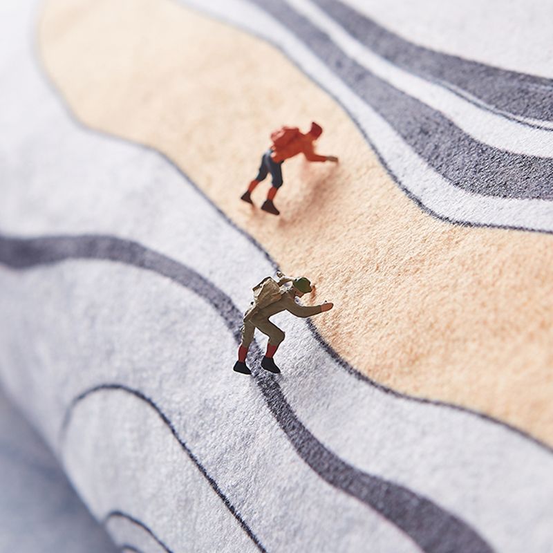 White Tone Modern Area Rug Polyester Abstract Lines Rug Non-Slip Backing Indoor Rug for Living Room