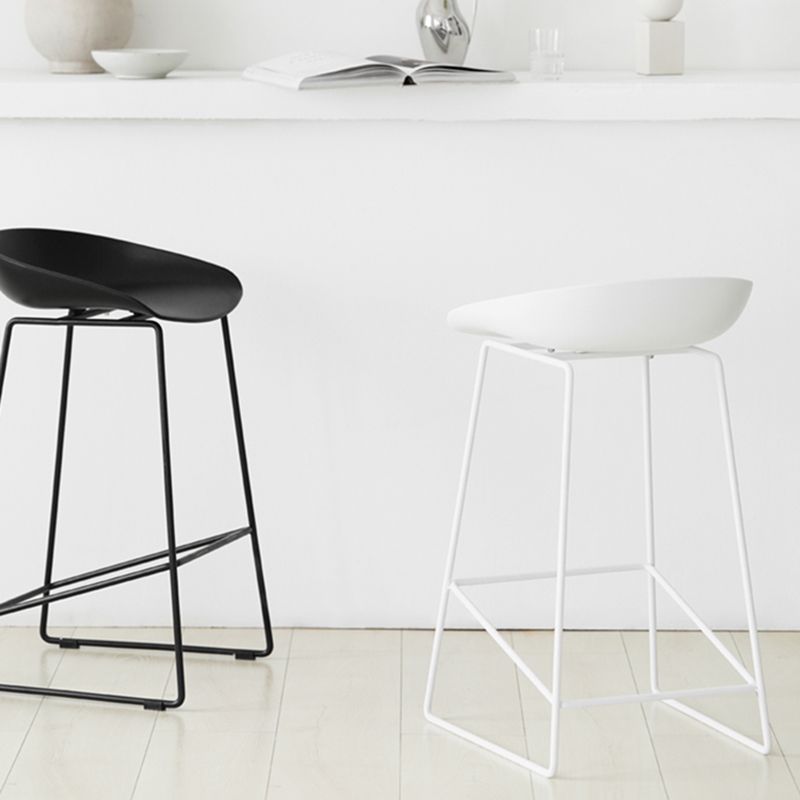 Scandinavian Style Bar-stool with Sled Legs Bucket Seat Counter Stool for Kitchen Bar