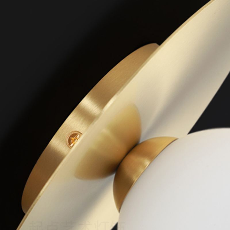 Metalen wereldwand sconce enkele bol hedendaagse stijl wandlamp voor slaapkamer