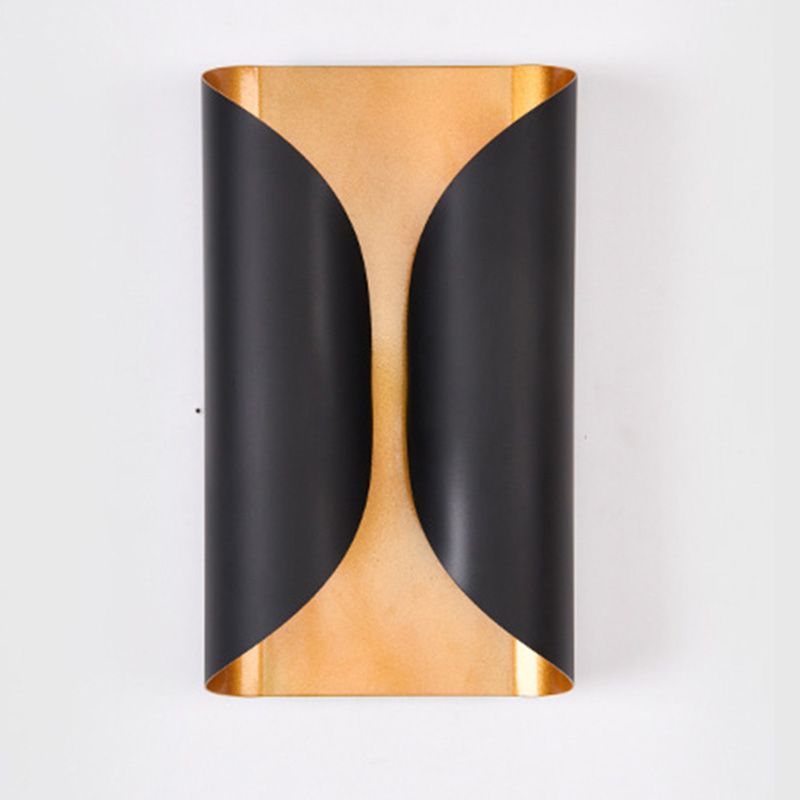 Lampada a parete in metallo curvo a parete contemporanea in stile oro-nere dell'illuminazione da parete