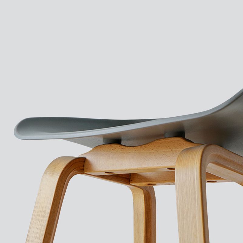 Zeitgenössischer Barhocker mit Eimer-Theke, armloser Barhocker aus Kunststoff mit Fußstütze
