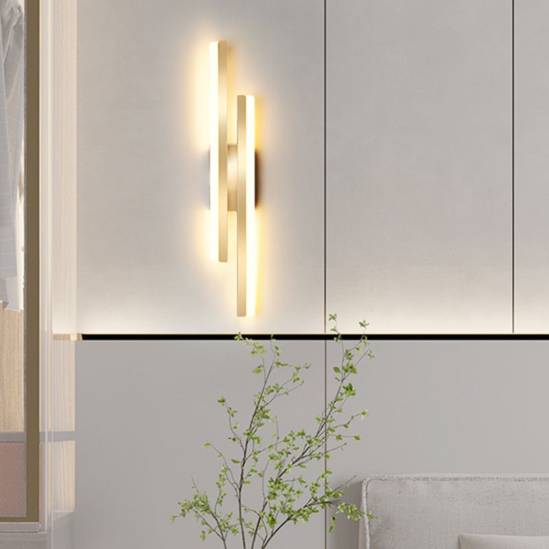 Linear Shape Metal Wall Lights Modern Style 2 Light Wall Mounted Light Fixtures in Gold