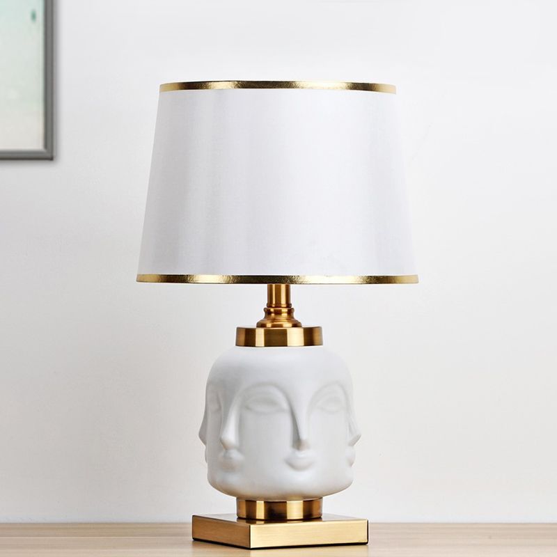 1 Glühbirnen Wohnzimmer Schreibtisch Lampe Nordische weiße Aufgabenbeleuchtung mit ausgestattetem Stoffton