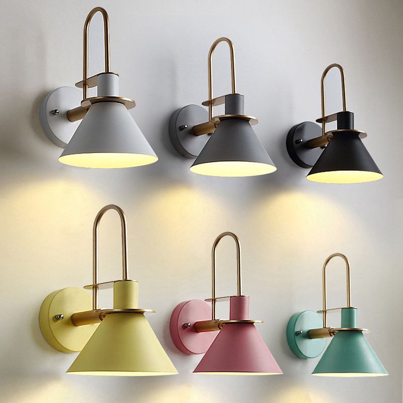 Macaron 1-Head Wall Light Bugle Shaped Wall Mount Lamp with Metal Shade for Bedroom