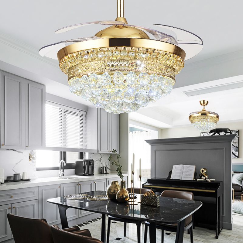 Abgestufte Kristallkugel Semi Flush Mount Light Contemporary Gold 4-Blade LED Hanging Lüfterleuchte