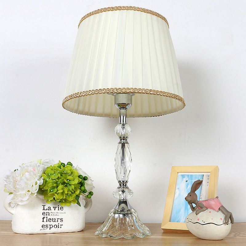 Tavola cristallina da letto a 1 bulbina leggera lampada da comodino bianco moderno con tonalità in tessuto affusolato