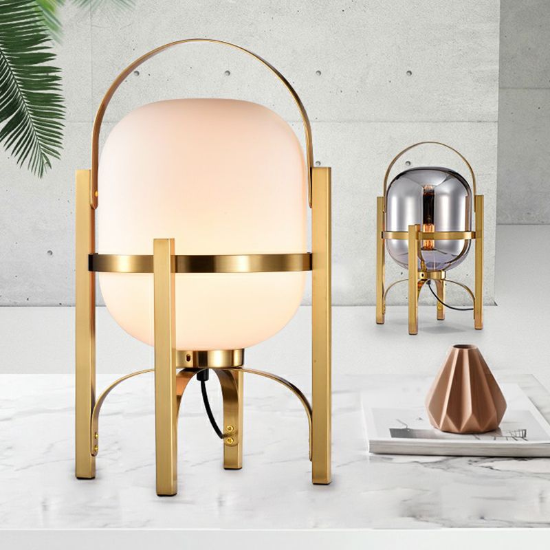 Capsule Glass Night lampe Postmodern 1 Light Finish Table Light avec quadpod et poignée arquée
